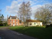 Ancienne ferme dit Château de la Solitude puis la Rêverie à Saint-Quentin-en-Tourmont (actuel centre équestre)