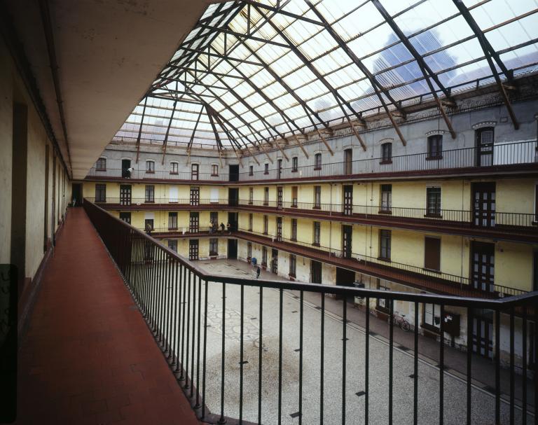 Ancien immeuble de logements ouvriers Godin, dit Palais social