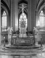 Ensemble du maître-autel (autel, trois degrés d'autel, gradin d'autel, tabernacle, exposition)