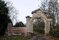 Portail monumental du château, dit de sainte Anne