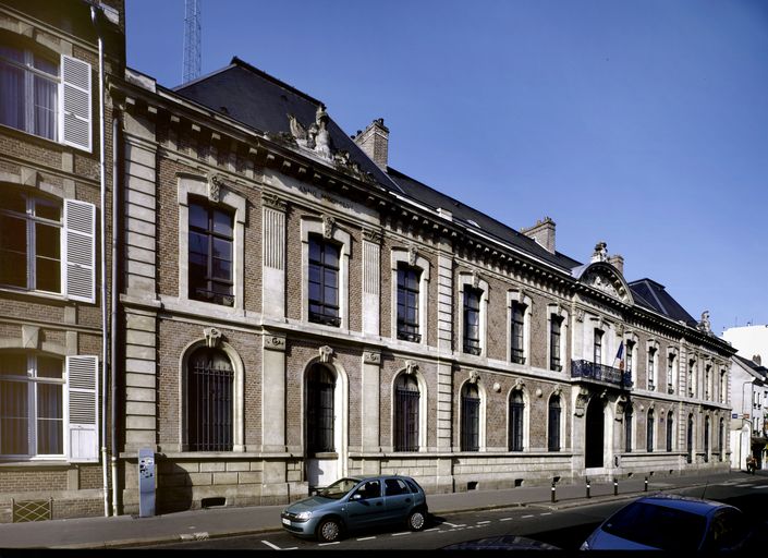 Gendarmerie d'Amiens, dite caserne des Jacobins (ancien couvent d'ursulines)