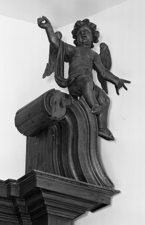 Ensemble de deux statues (en pendant) : anges assis