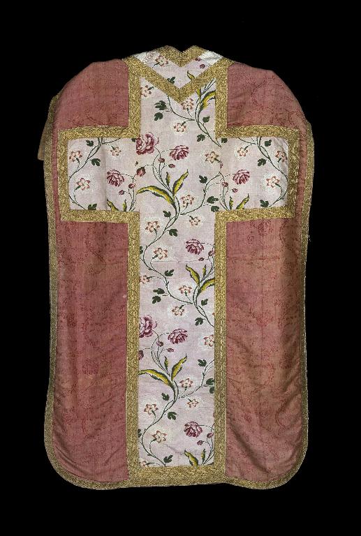 Chasuble, étole, manipule (ornement rouge)