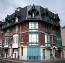 Maison à plusieurs logements accolés et superposés (dont Gisèle et Bluette)