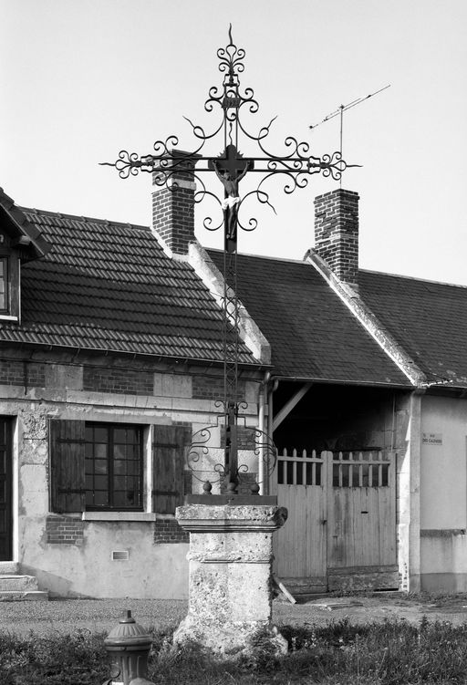 Croix de chemin à Porquéricourt