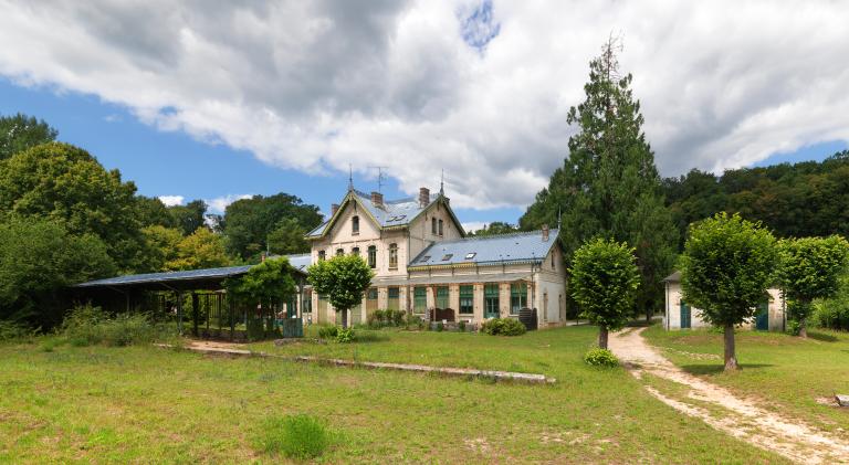 Ancienne gare de Pierrefonds-les-Bains, actuellement logements