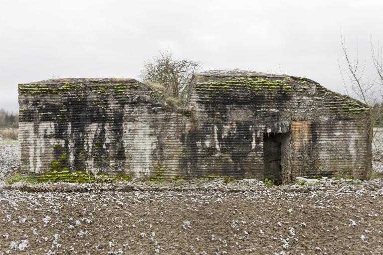 Casemate à personnel et casemate à mitrailleuse 181